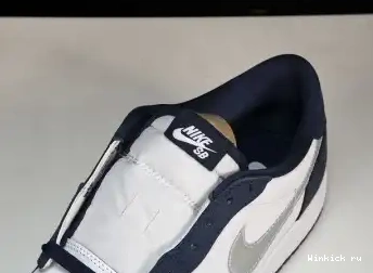 Midnight Navy 1 SB Low Jordan 0430